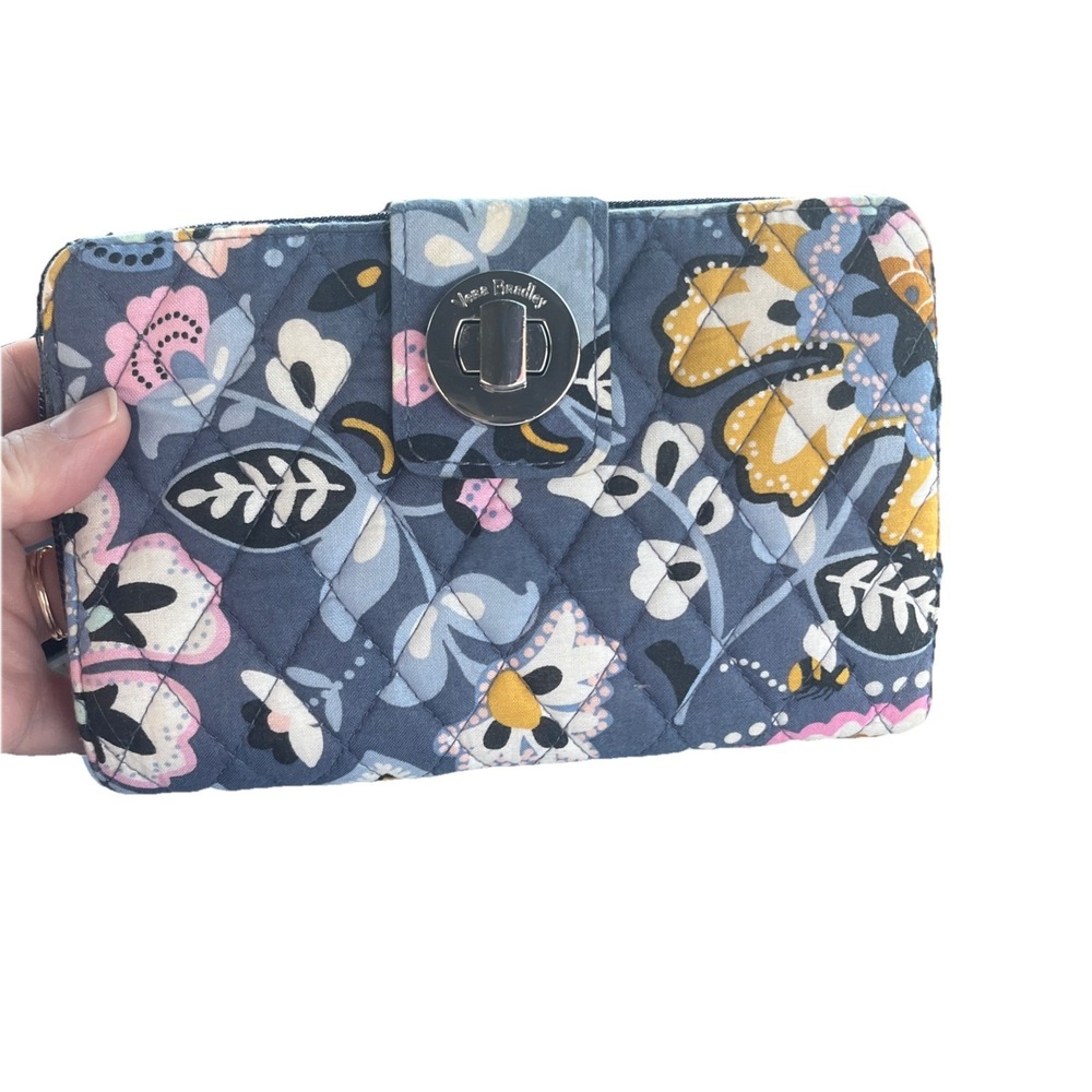 Vera Bradley RFID‎ Turnlock Wallet In Charmont meadow NWOT